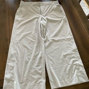 Athleta TriBeCa Wide leg crop pant with snaps in size 12